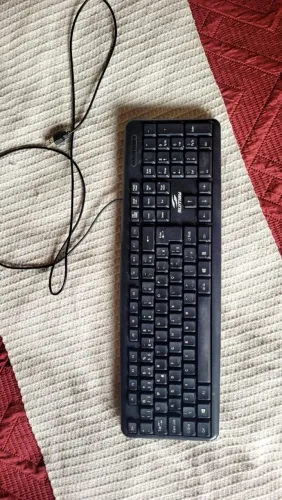 Teclado com cabo USB