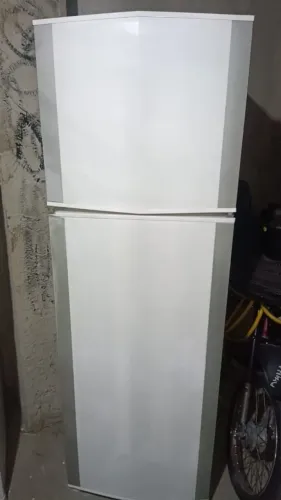 Vende se geladeira Bratemp Frost Free 400L 100v Aceito pix 