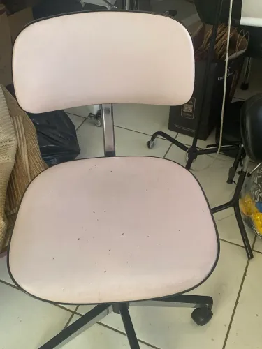 Cadeira para manicure com rodas