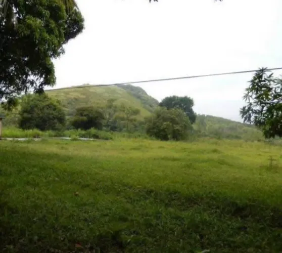 Área plana c/2500m2 em Jd nazareno-piabetá-Magé
