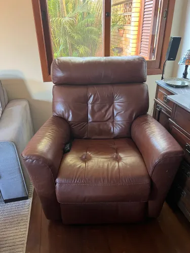 Poltrona Reclinável Elétrica Natuzzi / Italsofa - Couro Legítimo Marrom