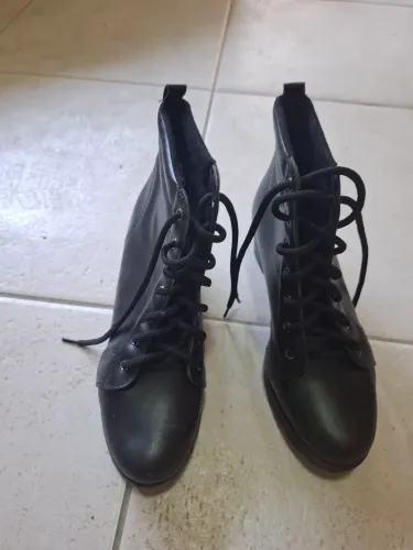 Coturno feminino bota tratorada salto confortável 7cm