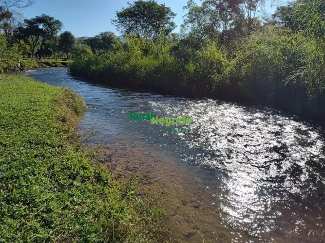 CHÁCARA COM RIO NO BAIRRO DO RIBEIRÃO GRANDE EM PINDAMONHANGABA-SP