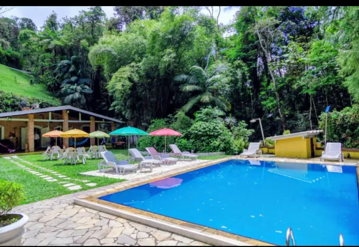 Sítio para Temporada com Piscina, Lazer Completo e Pesca
