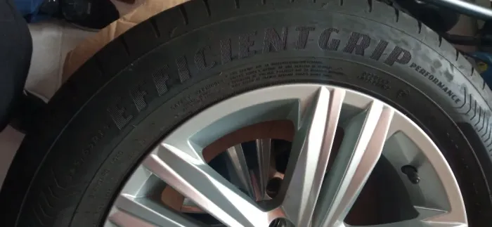 Roda de liga leve para o VW polo tsi aro 15 original da VW ano 2018.