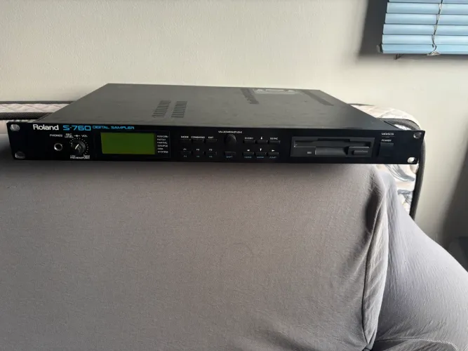 Roland Sampler Rack