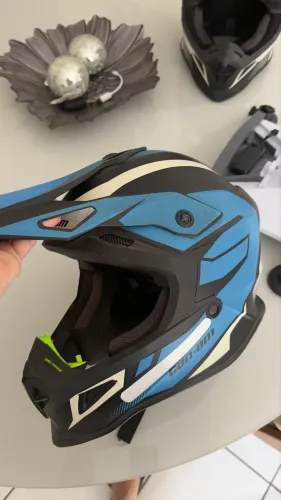 Capacetes CanAm