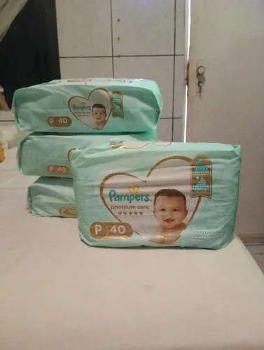 4 Fraldas Pampers Premium Care P, 40 uni