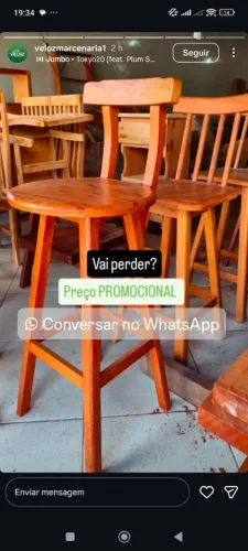 Banquetas em madeira 