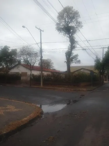 à venda 02 imoveis no centro de Guararapes no total 768 m2 - 24x32, com casa antiga .