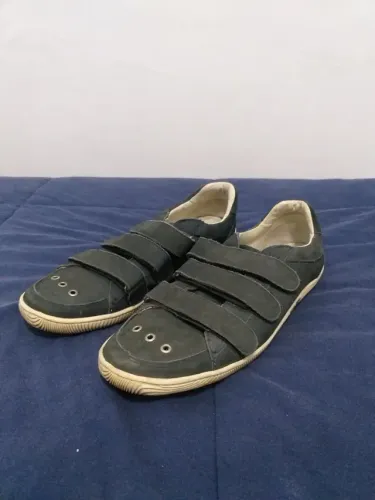 Sapatenis Town and Country de velcro tamanho 37