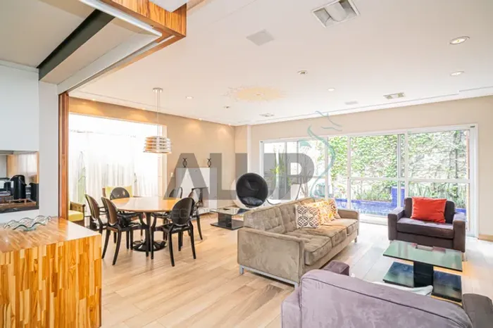 Casa de condomínio sobrado para aluguel tem 224 metros quadrados com 3 quartos