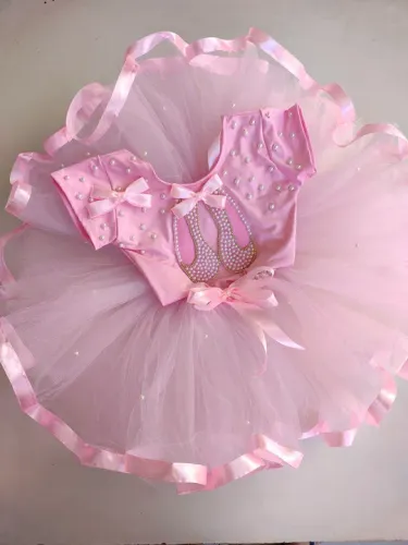 Vestido de bailarina infantil rosa com tule