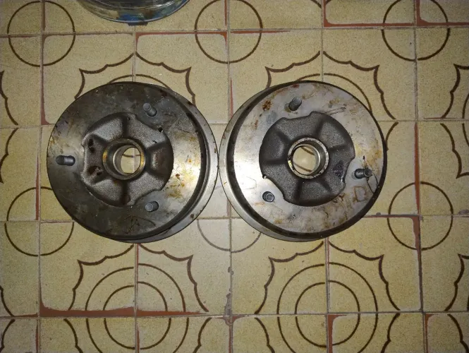 Vendo dois tambores de freio de pampa cosel.