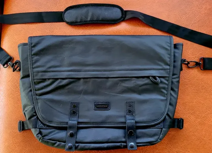 Bolsa para notebook 17 pol. tipo carteiro marca Sestini