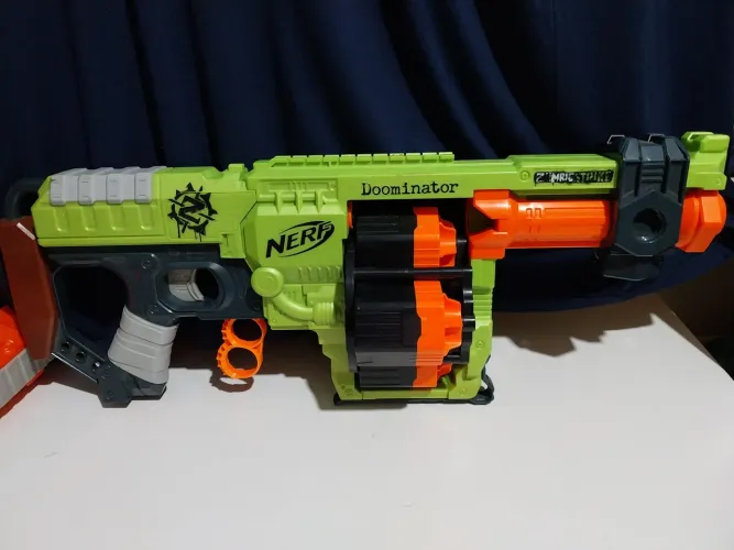 NERFE DOOMINATOR 4 TAMBORES