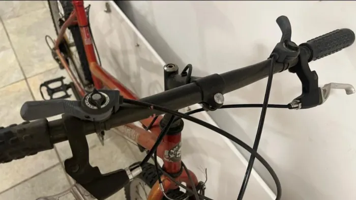 Bicicleta aro 26 cambio Shimano 