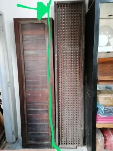 Grade divisoria  de madeira maçica Sucupira quadriculada