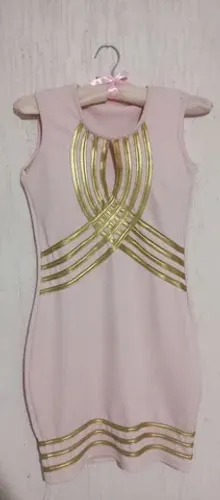 Vestido rosa + 1 par de brincos novos (brinde)