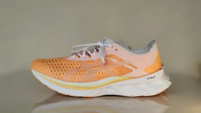 Asics Novablast