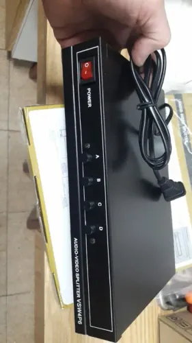Splitter Audio/Vídeo 4 Saídas, chaveia - VSWA4P6