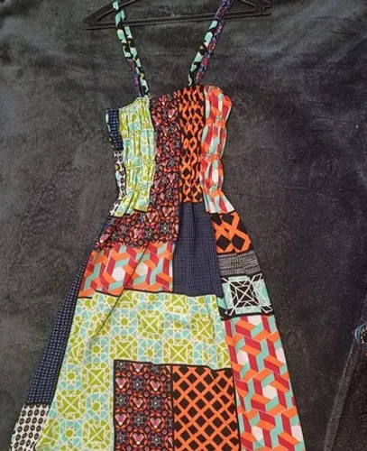 Vestido com elastano.