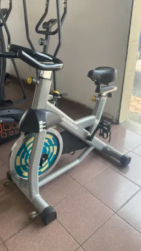 Bicicleta Spinning seminova ( 6 meses de garantia)