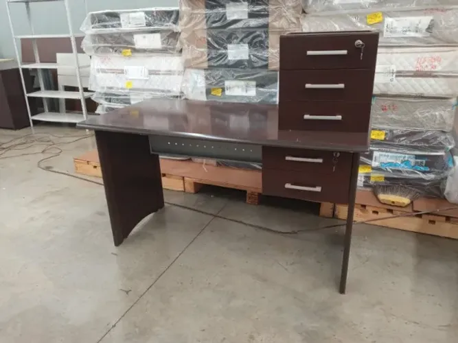 mesa escritório  com gaveteiro