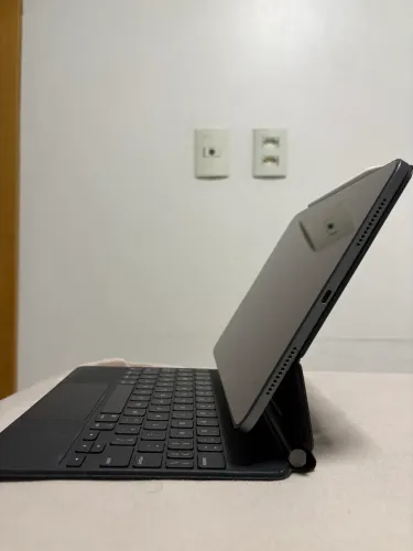 iPad 5ª geração 64GB com Magic Keyboard e Apple Pencil