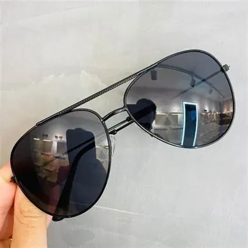 óculos preto de sol