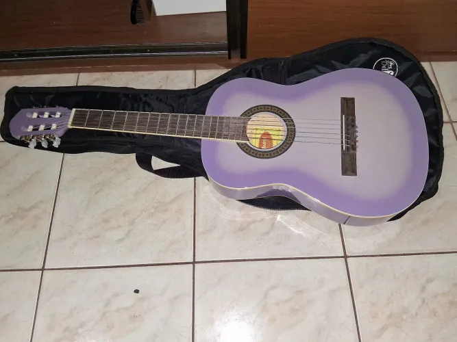 Violão Clássico Roxinho com pouco tempo de uso, em excelentes condições