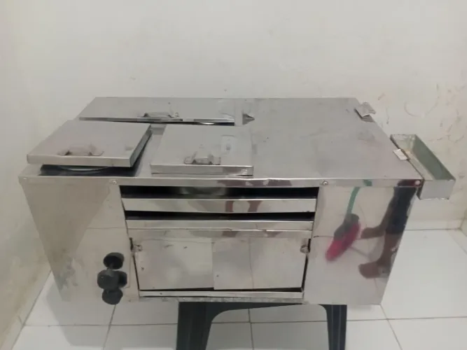 EQUIPAMENTO PARA VENDA DE LANCHES, A GÁS.