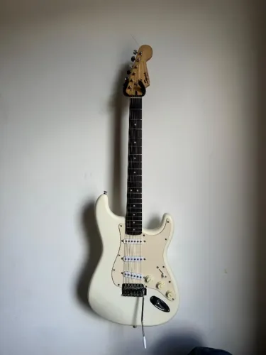 Guitarra Squier Bullet Stratocaster