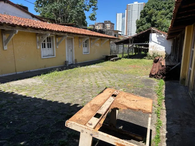 Locação. Comercial. Área de 1080 m2. Trav. Humaitá 590.