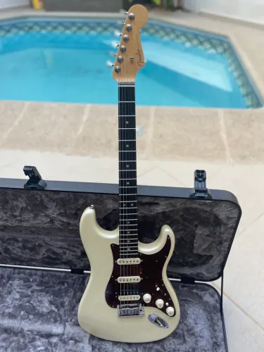 Guitarra Fender American Elite 