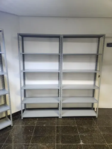Prateleiras de aço para comércio