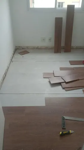 Instalação Piso laminado, vinílico, rodapé, reparo de peças!!!