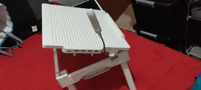 MESA SUPORTE PARA NOTEBOOK COM 4 PORTAS USB E ILUMINAÇÃO . MARCA NOTE SHIP