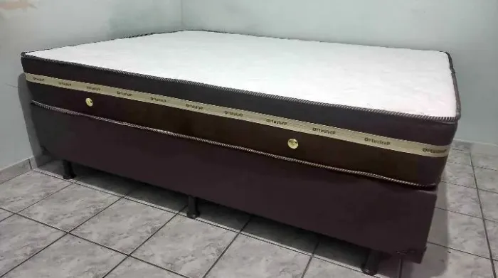 Box e colchão semi ortopédico casal