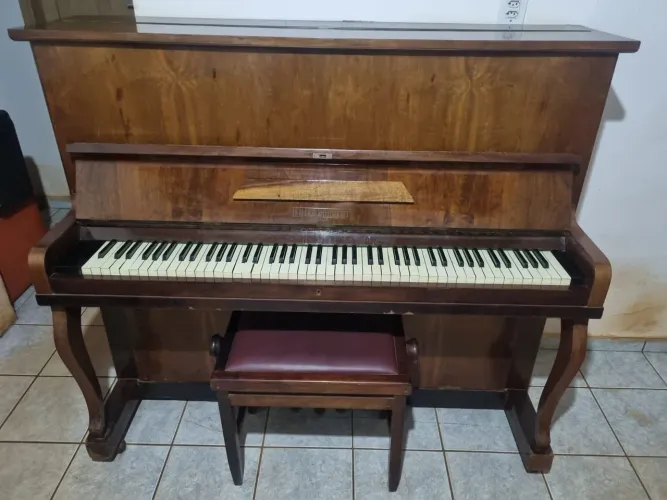 Piano Fritz Dobbert 88 teclas Dividimos em até 12 vezes no cartão