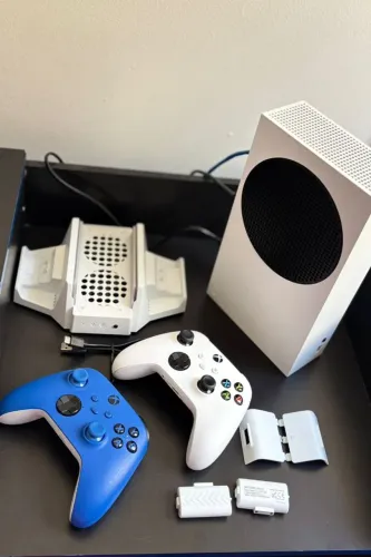 Xbox Series S + 2 Controles + Base de Resfriamento - COMPLETO! ?