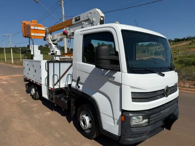 VW delivery 2019 cesto aéreo  Caminhonete no documento  Ar condicionado  