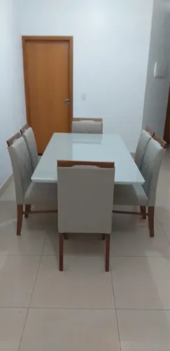 Mesa de Jantar com 6 Cadeiras toda de madeira