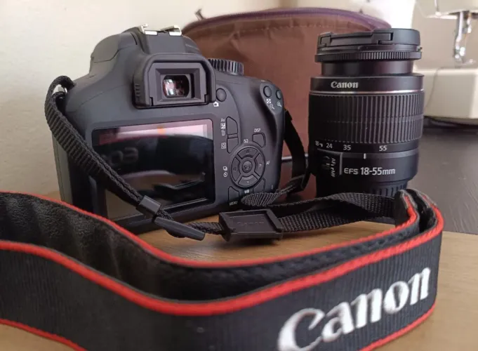Câmera Canon eos rebel t100