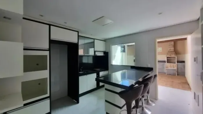 CASA EM VILA CARRÃO DE 89M²,  COM 2 QUARTOS, 2 BANHEIROS E 2 VAGAS. CASA04_2025