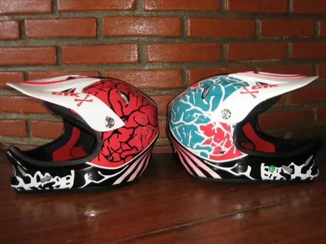 CAPACETE BICICLETA MTB DH BMX GTK FULL FACE VERMELHO ou AZUL / BRANCO