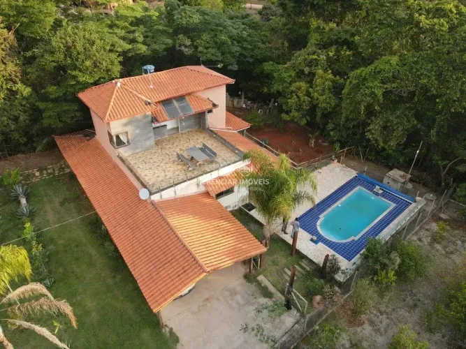 Sítio Completo em Rio Manso  1.000m², Piscina com Cascata e Vista para a Mata!