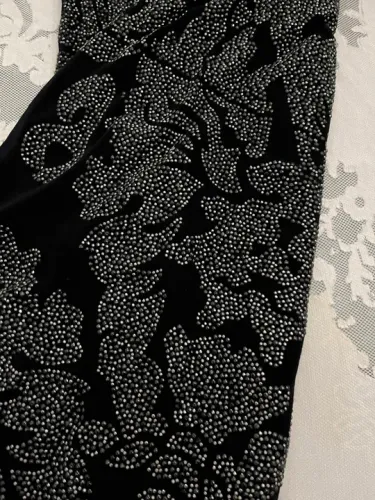 vestido lindo tubinho todo em pedraria preto e forrado