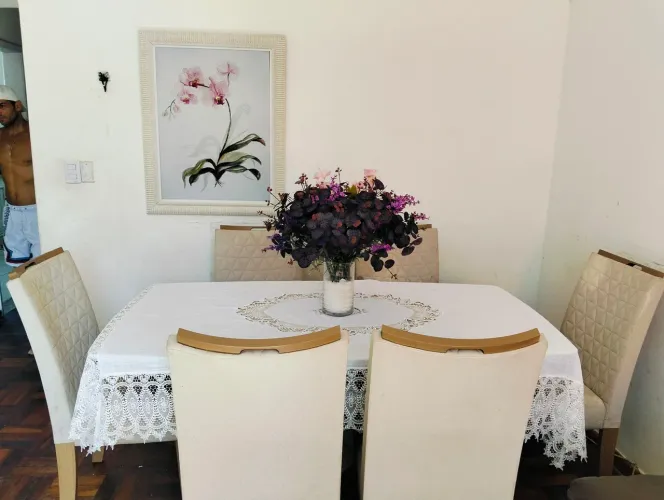 Mesa de Jantar Elegante com 6 Cadeiras