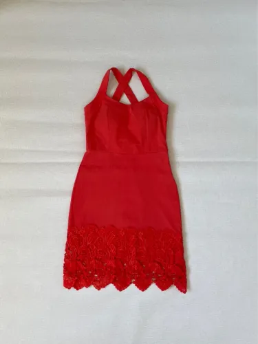Vestido tam P com bojo laranja com detalhe na barra